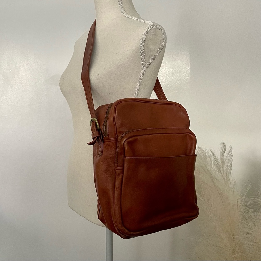 Brown leather crossbody bag